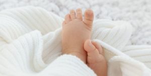 Votre ostéopathe soigne la colique de votre nourrisson